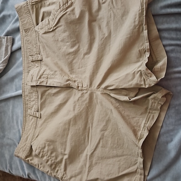 Size 18 Eddie Bauer Khaki‎ Shorts - Picture 1 of 3